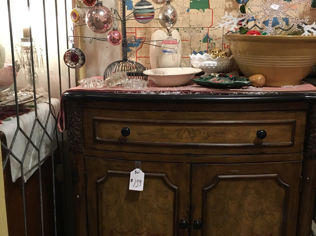 Haupt Antiek Market-Apple Valley必去景点