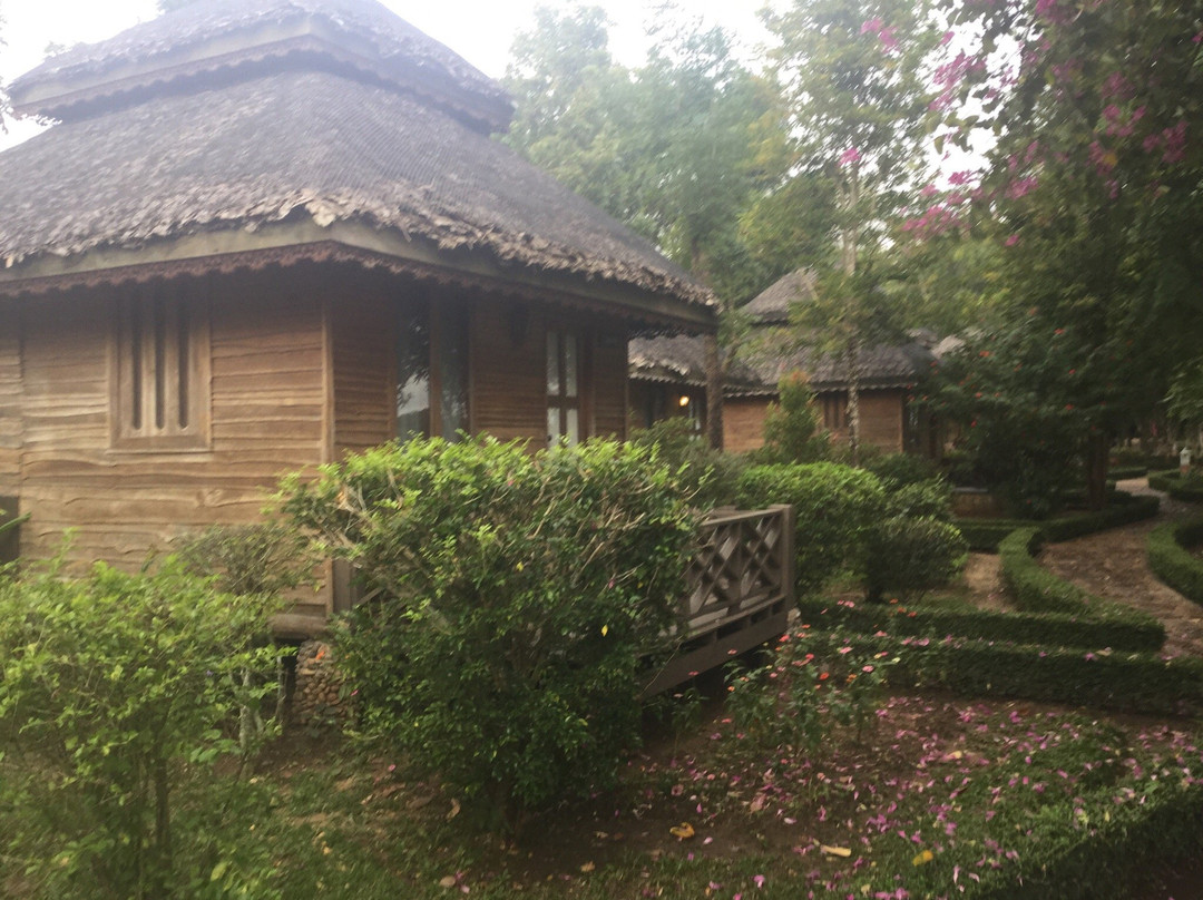 排河避暑山庄酒店