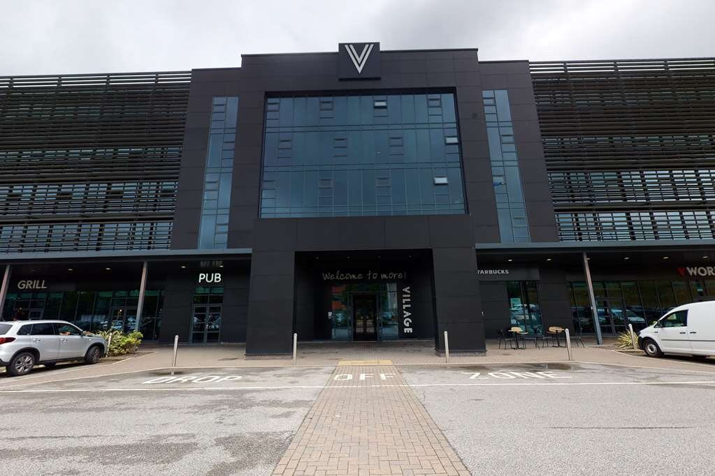 Village Hotel Leeds South主图