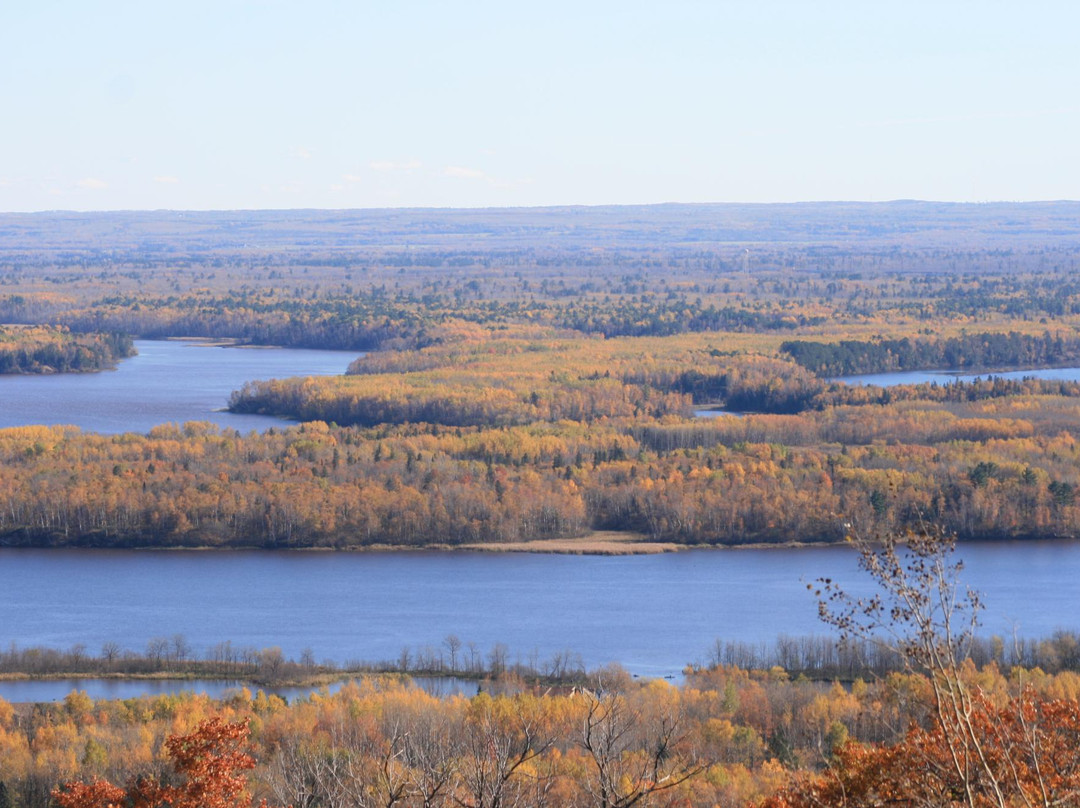 Thompson Hill Information Center-德卢斯必去景点