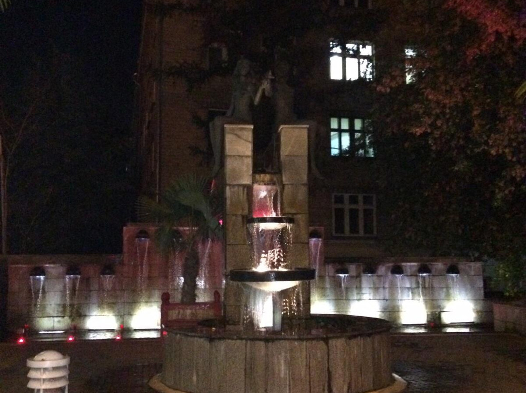Fountain Adam and Eve景点图片