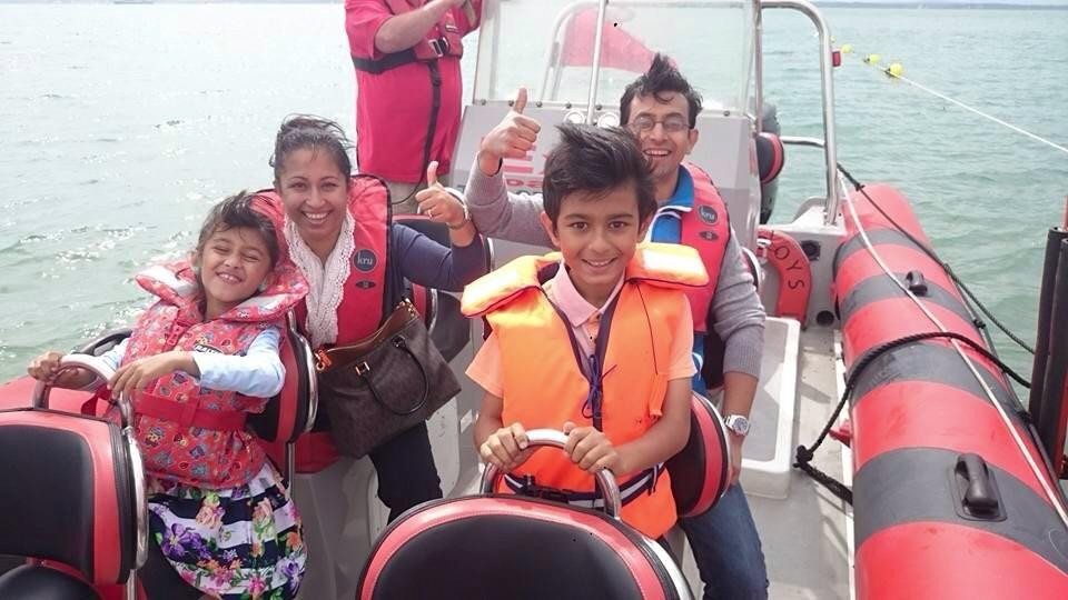 Exhilaration Boat Rides-普兹茅斯必去景点