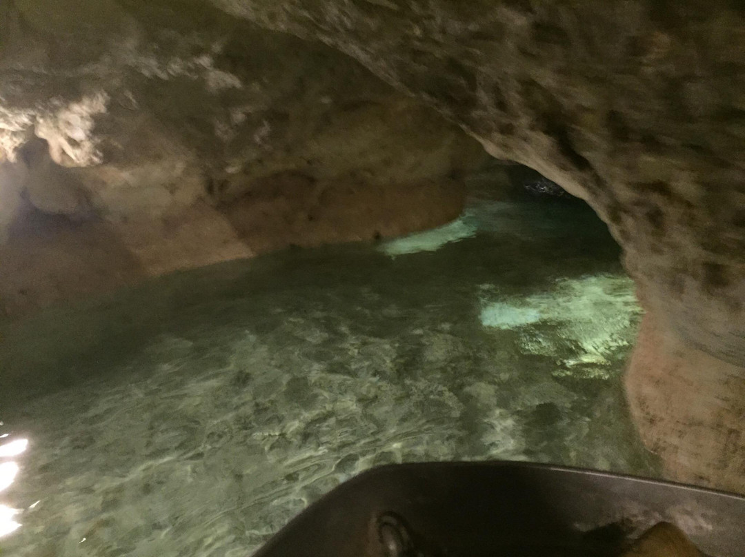 Lake Cave景点图片