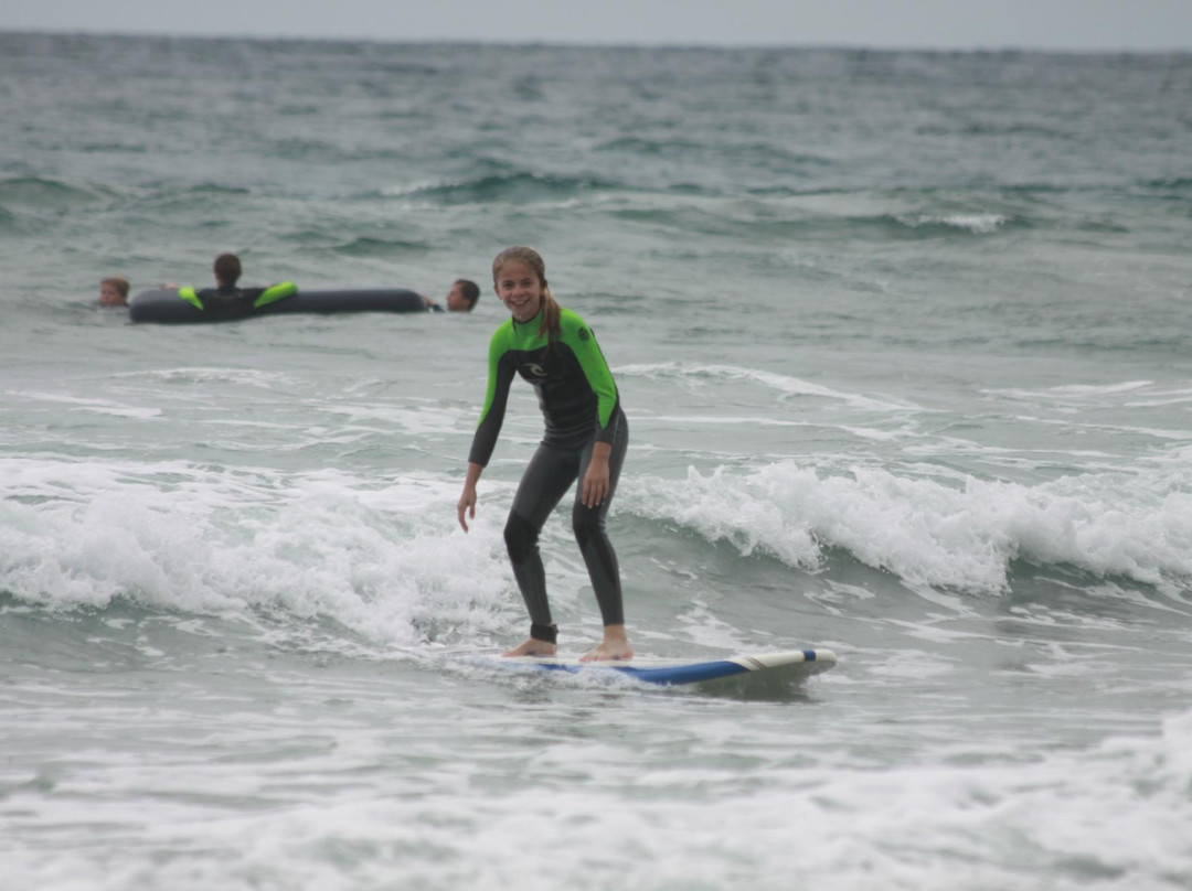 Surfin Fire Surf School-恩西尼塔斯必去景点