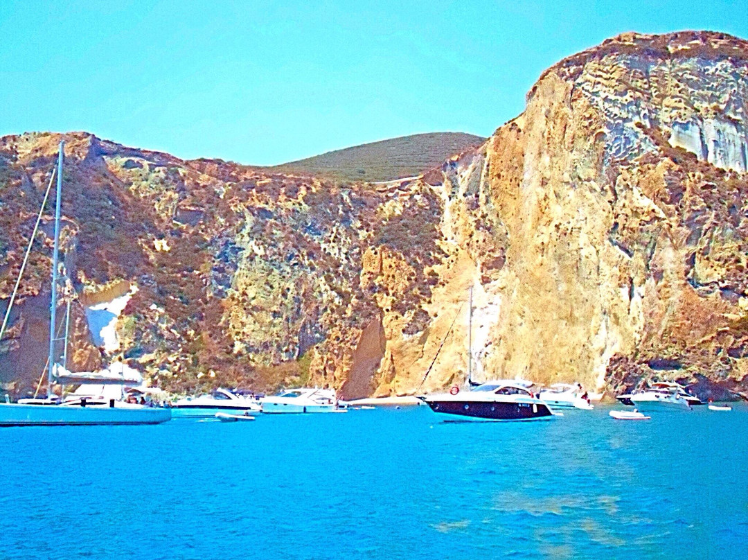 Chiaia Di Luna-Ponza Island必去景点