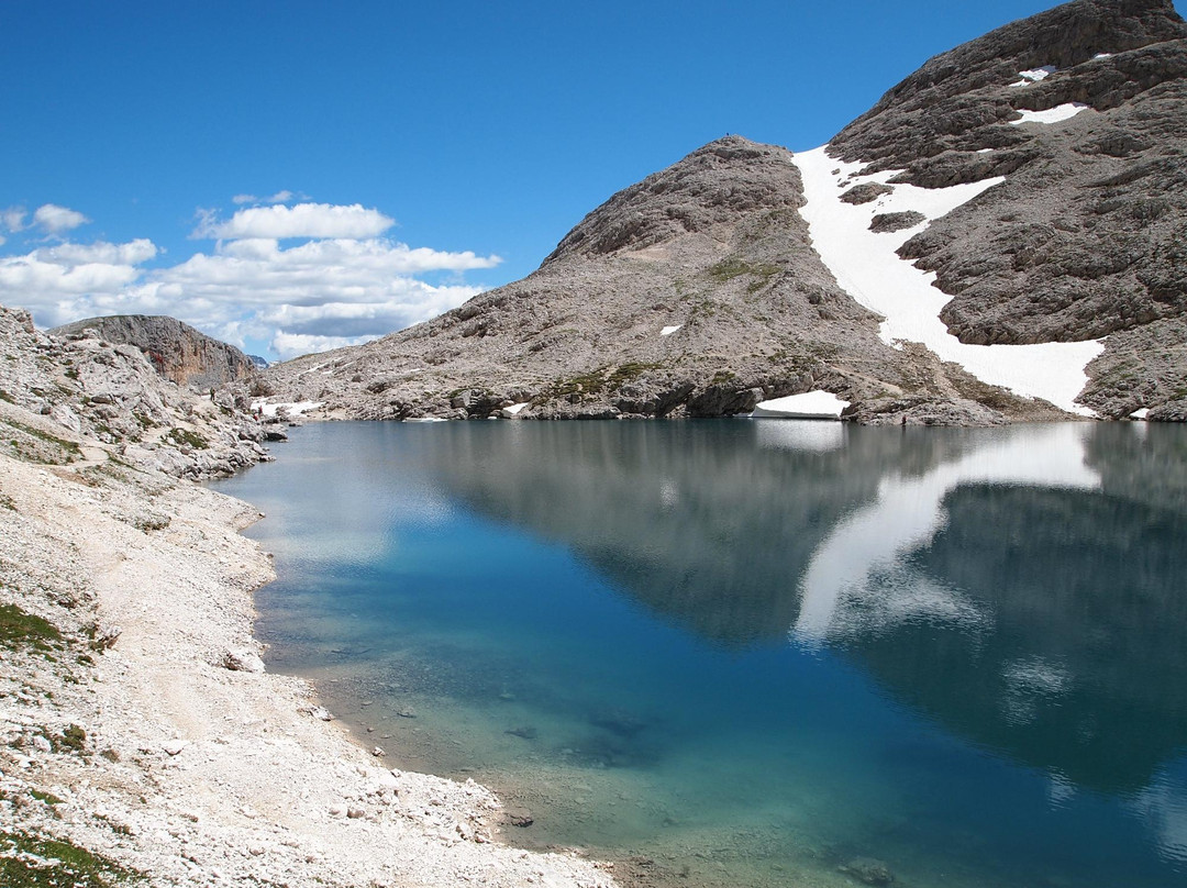 Antermoia Lake景点图片