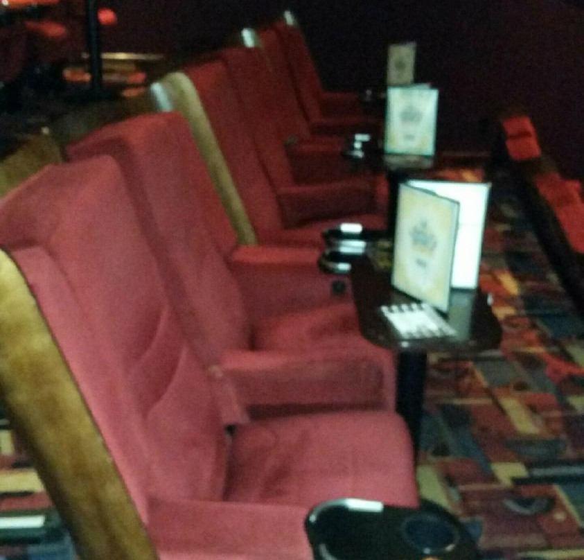 Moore Warren Theatre-穆尔必去景点