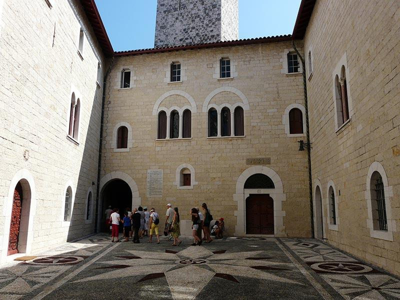 Visite Guidée de la Forteresse Médiévale de Villeneuve-Loubet-卢贝新城必去景点