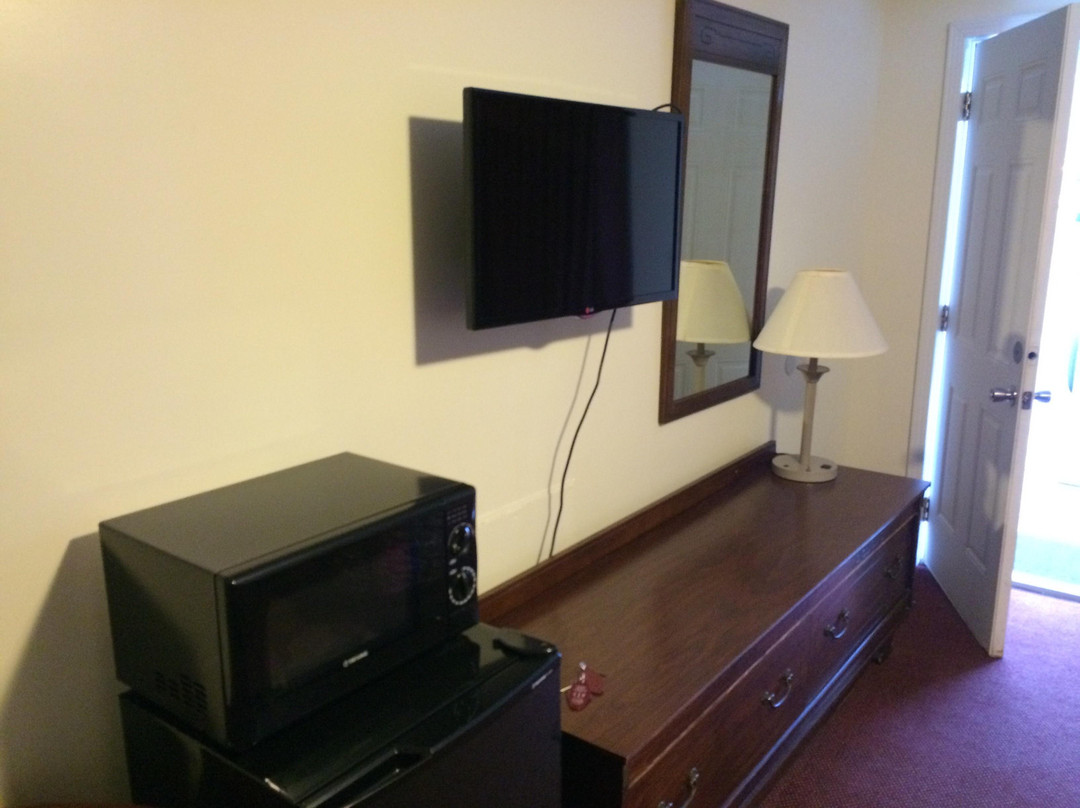 Turnpike Motel主图