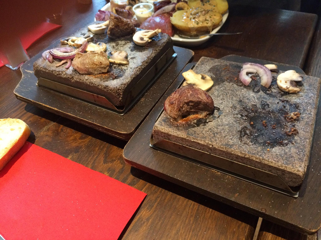 昂内维尔旅游攻略图片