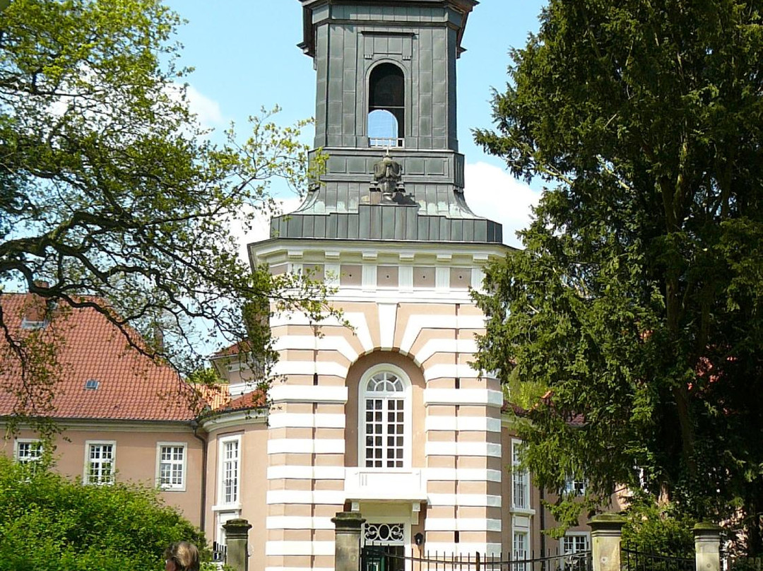 Klosterverwaltung Medingen und Klosterkirche St. Mauritius-巴特贝文森必去景点