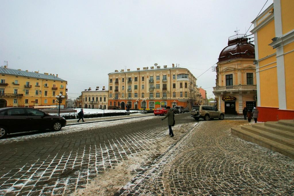 Filarmonii Square-Chernivtsi必去景点