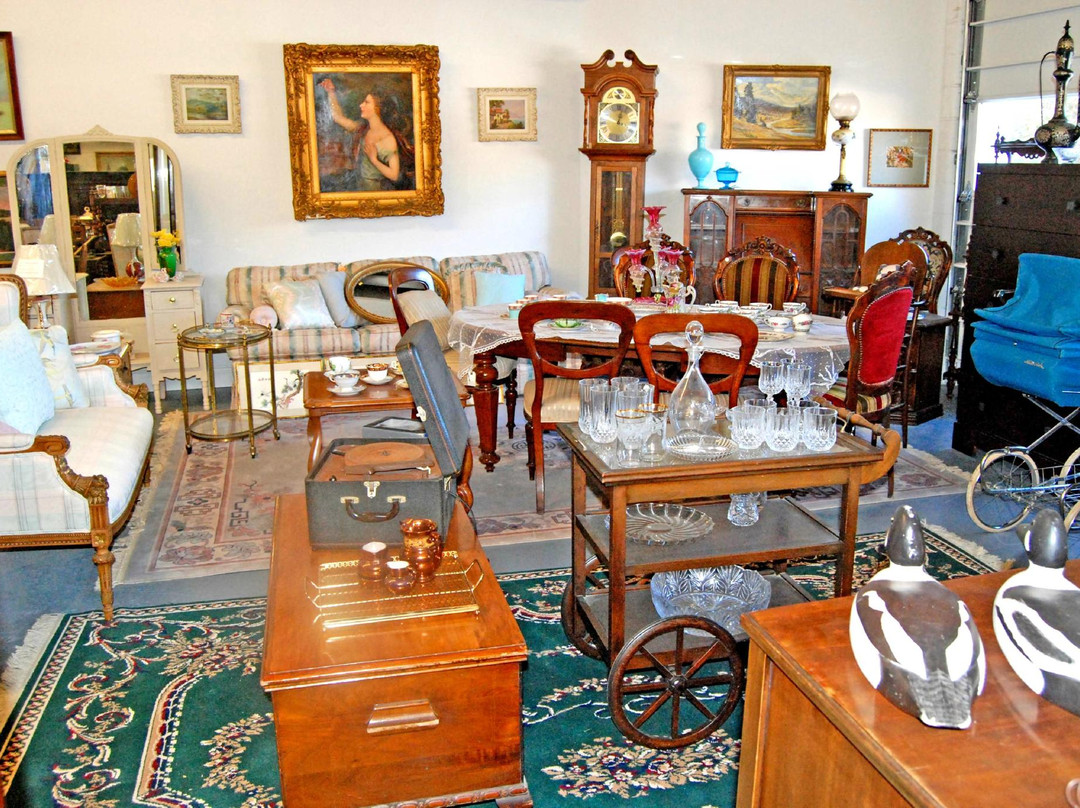 The Electric Garage Sale-Orangeville必去景点