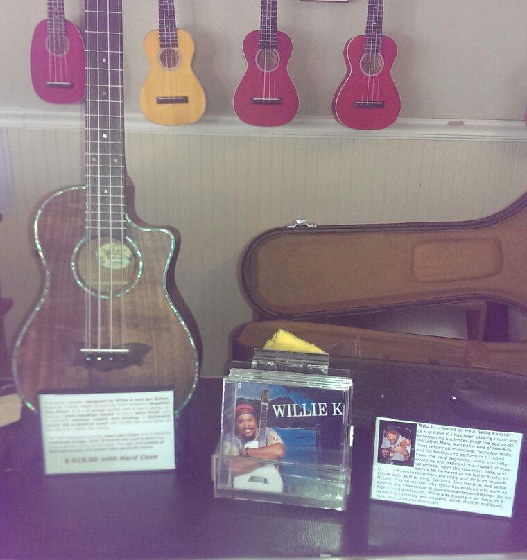 Play Ukulele On Kauai-卡拉西奥必去景点