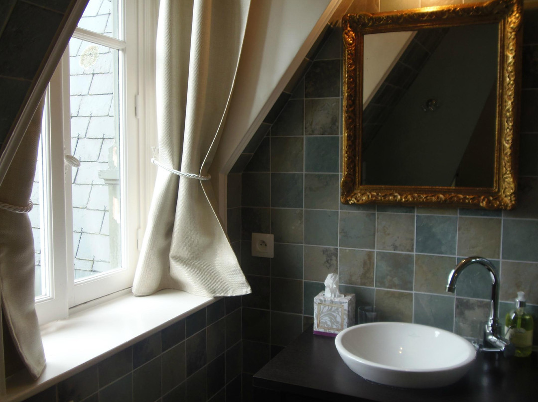 Argences酒店住宿-洛奈城堡酒店