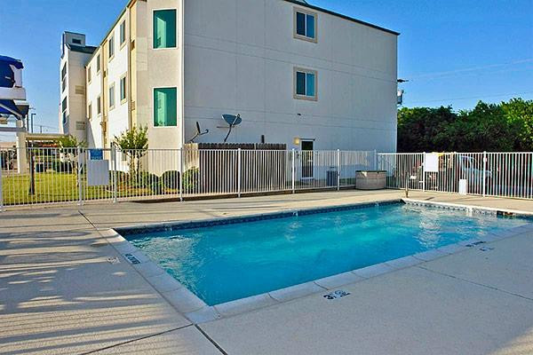 Benbrook酒店住宿-Motel 6 Benbrook, TX - Fort Worth