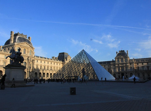 罗浮宫-巴黎必去景点