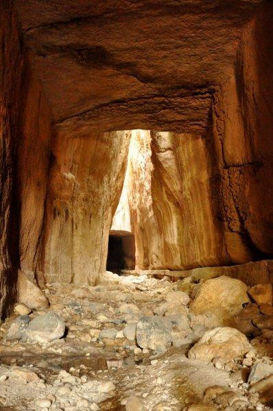 Vespasianus Titus Tunnel景点图片