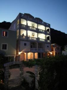 Kaluderac酒店住宿-Castellamare Residence