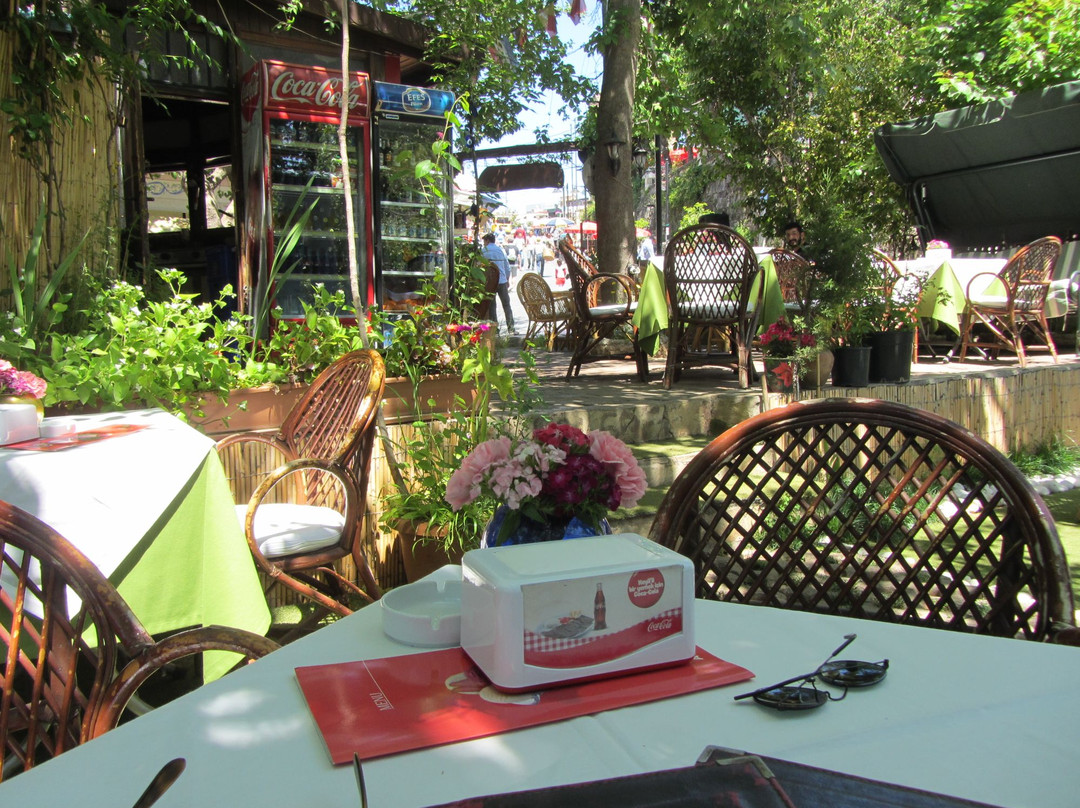 Lal Cafe