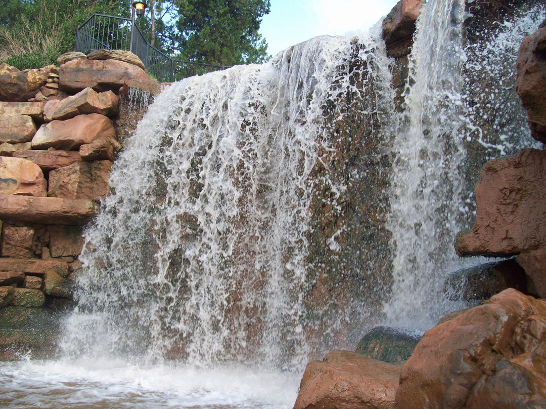 The Falls in Lucy Park景点图片