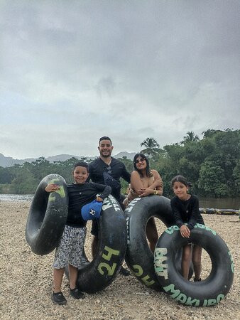tubing por el rio palomino-帕洛米诺必去景点