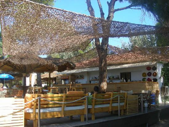 Vromolimnos Beach景点图片