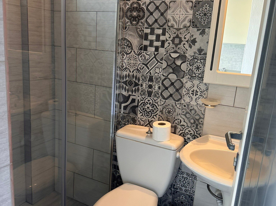 Roulla Studios主图