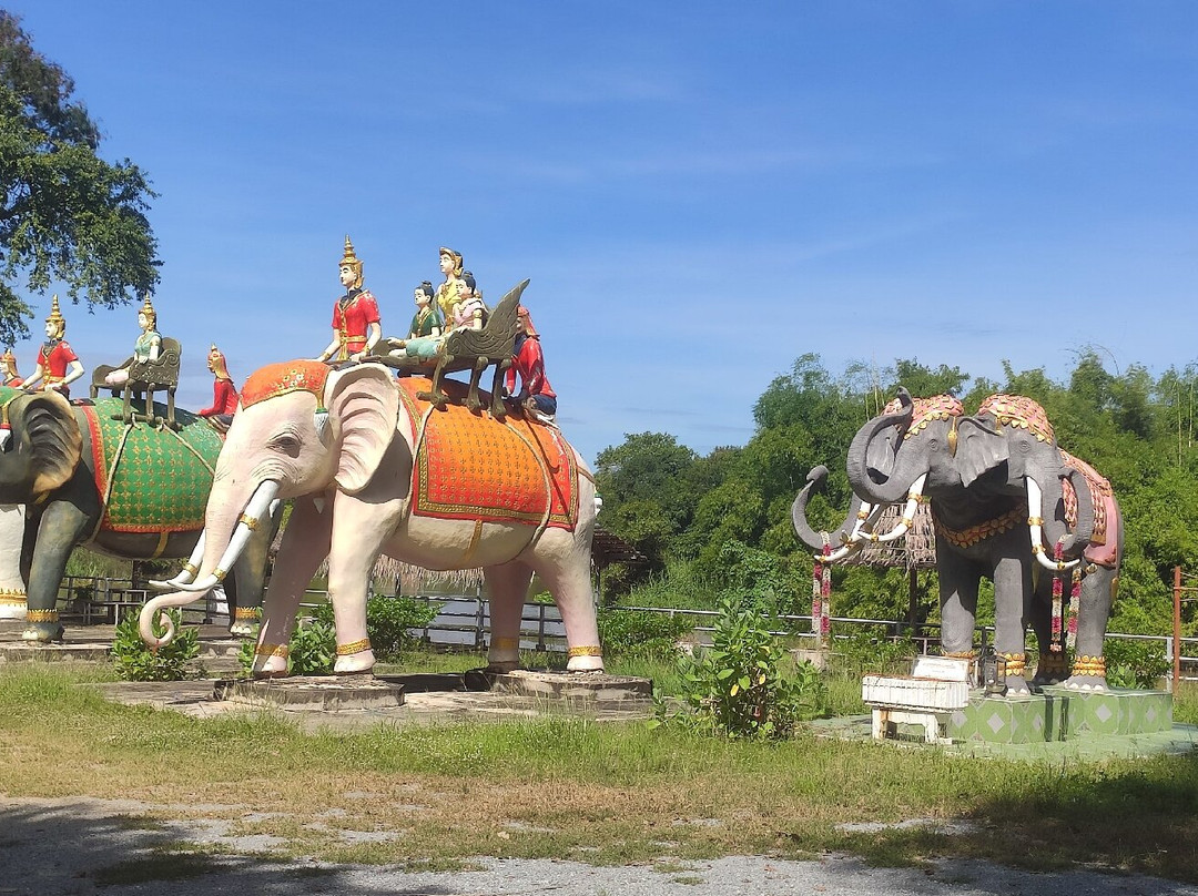 Wat Phra Loi-素攀武里必去景点