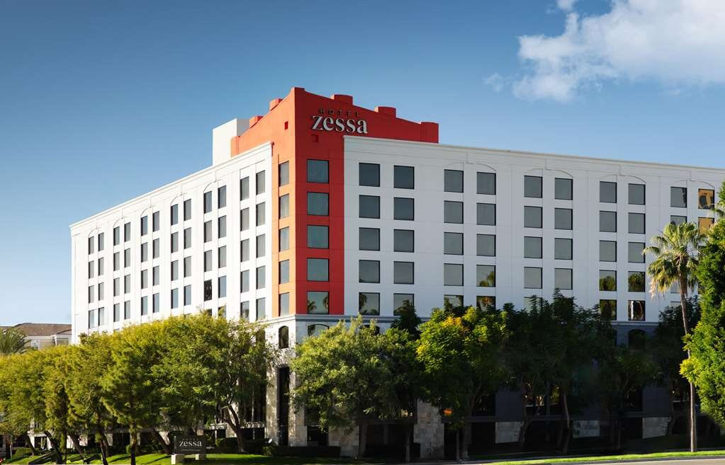 Hotel Zessa Orange County Airport, A Doubletree By Hilton主图