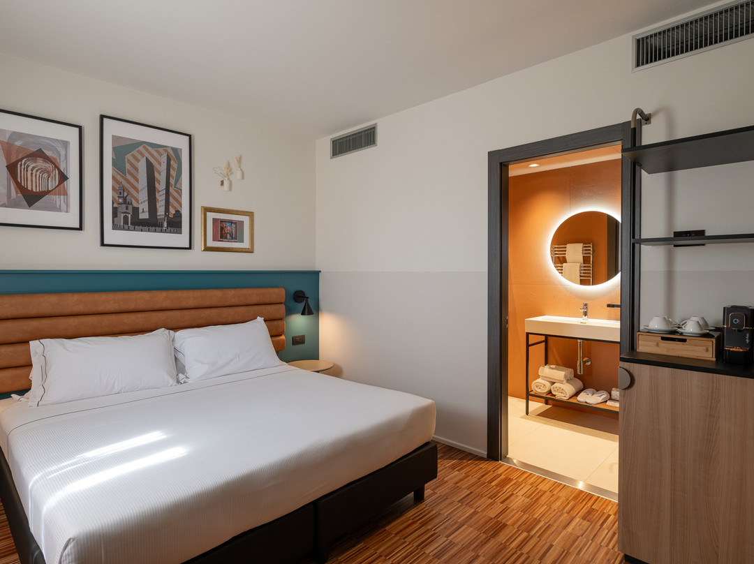 尹朋里亚酒店主图