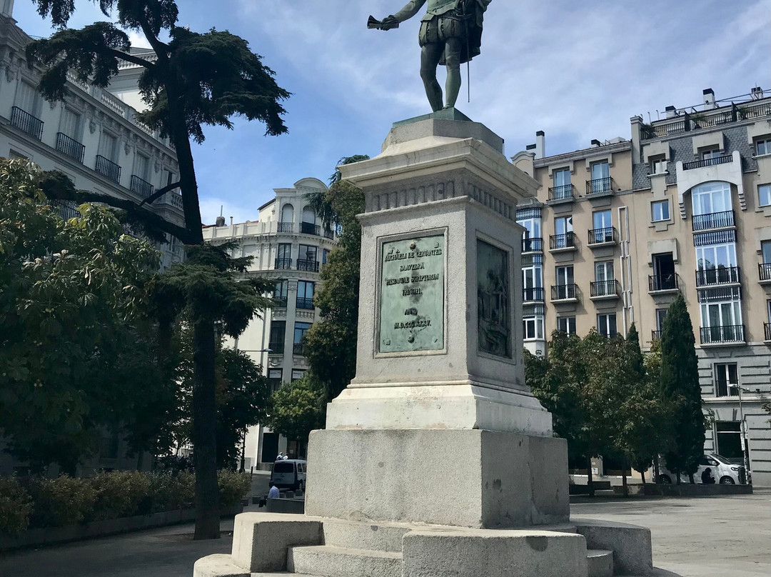 Estatua de Miguel de Cervantes-马德里必去景点