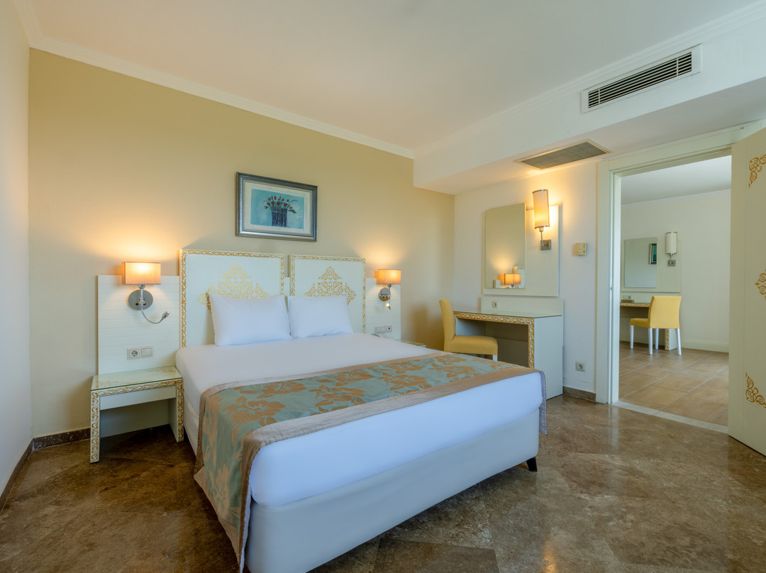 Crystal Hotels Admiral Resort Suites Spa主图