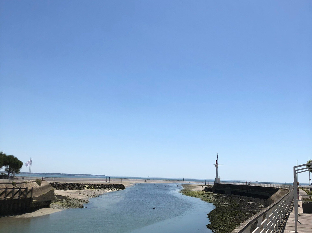 Plage du Nau景点图片