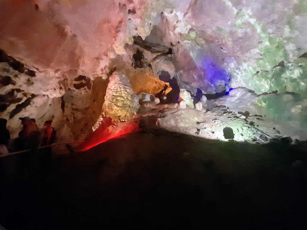 Vrelo Cave-Dolna Matka必去景点