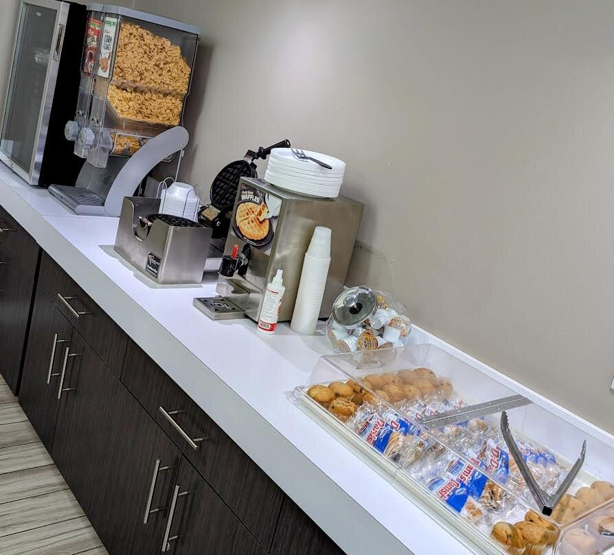 BridgePointe Inn & Suites