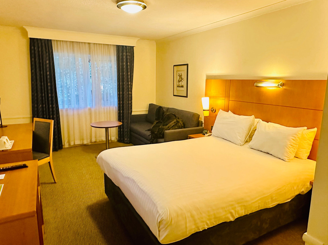 假日吉尔福德酒店主图