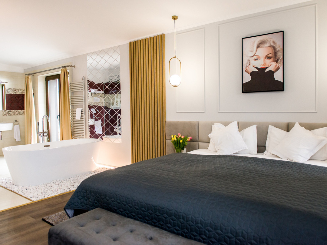 Ramina Hotel & Restaurant主图