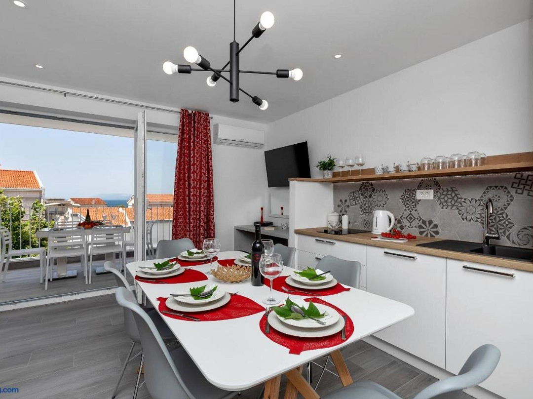 Apartments Strada Tucepi