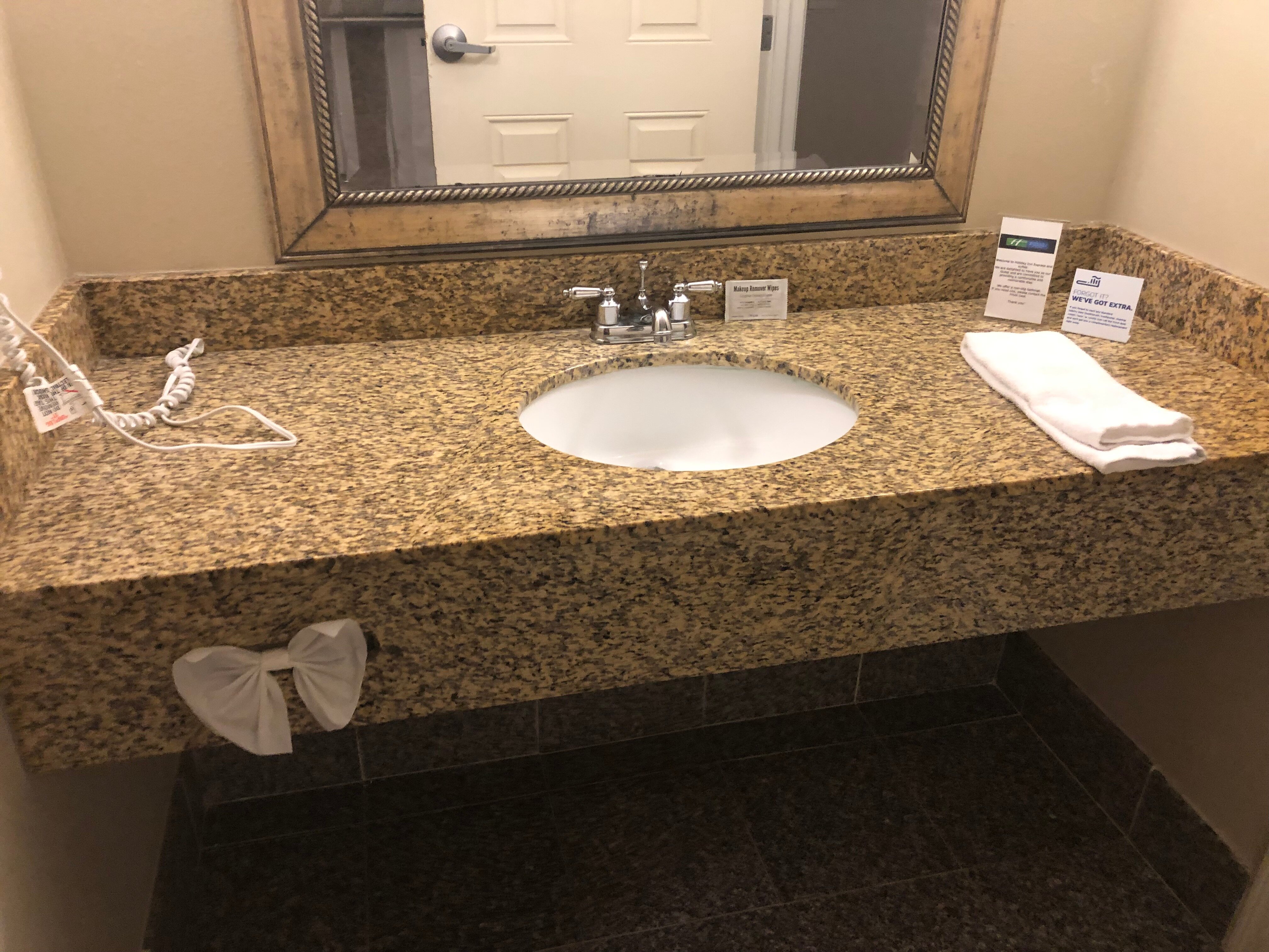Holiday Inn Express & Suites Tacoma South - Lakewood by IHG-浴室
