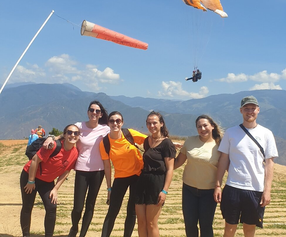 A volar parapente景点图片