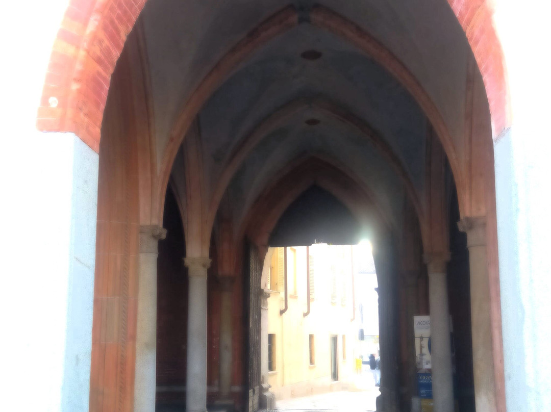 Arco Di Ingresso Neogotico-维杰瓦诺必去景点