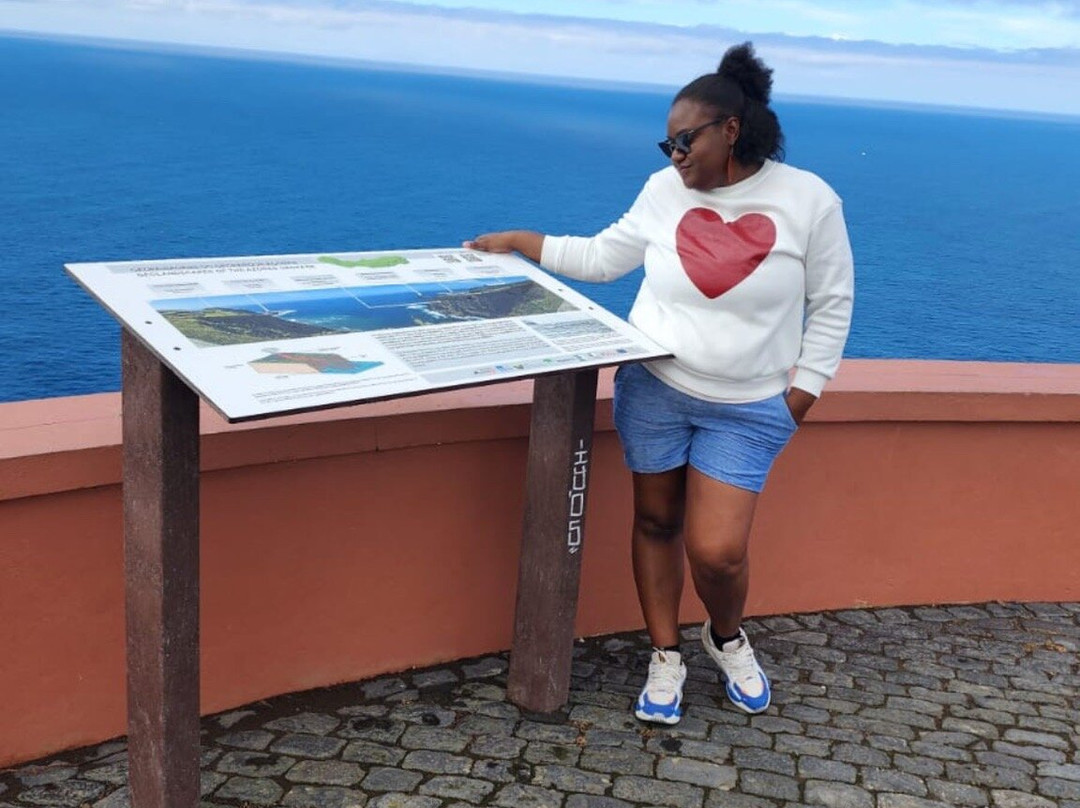 Miradouro da Ponta do Escalvado-Varzea必去景点