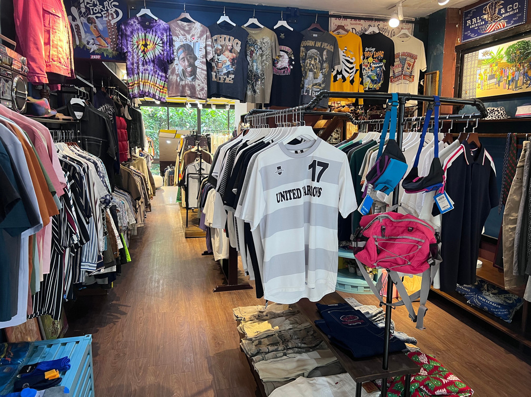 Makaw Thrift Shop Vintage Clothing