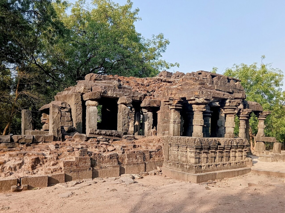 Lonar crater lake景点图片
