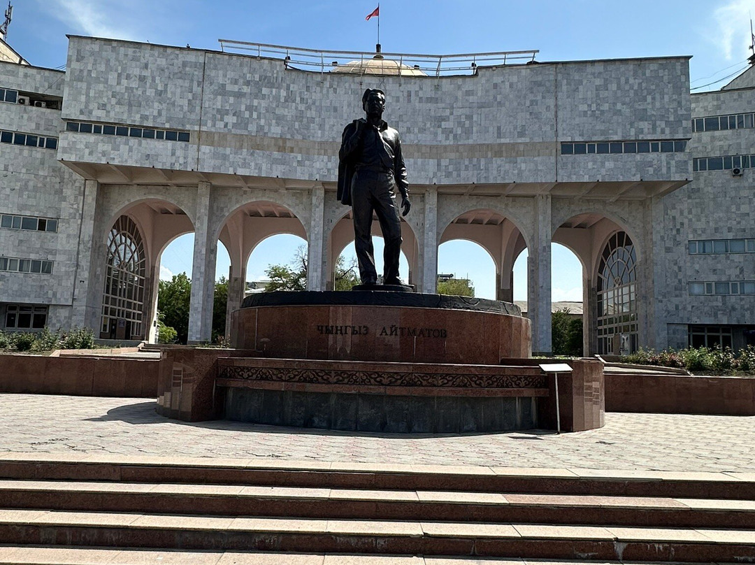 Monument to Chingiz Aitmatov-比斯凯克必去景点
