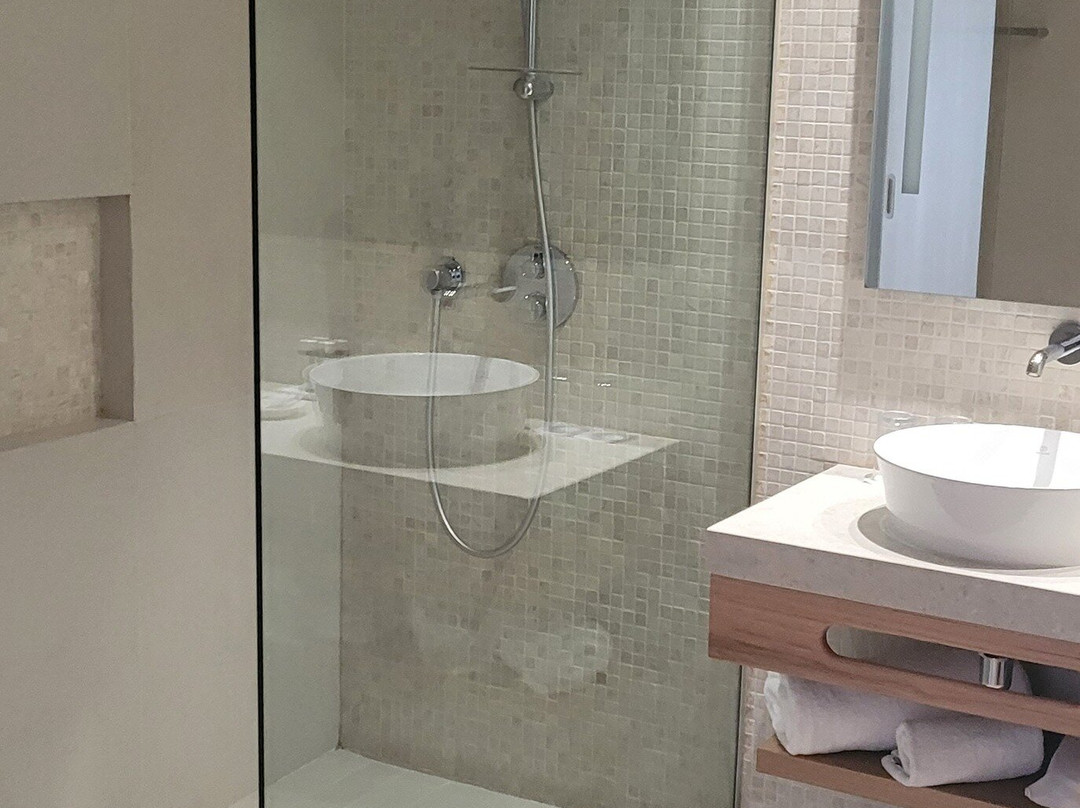 日出玉石酒店-限成人主图