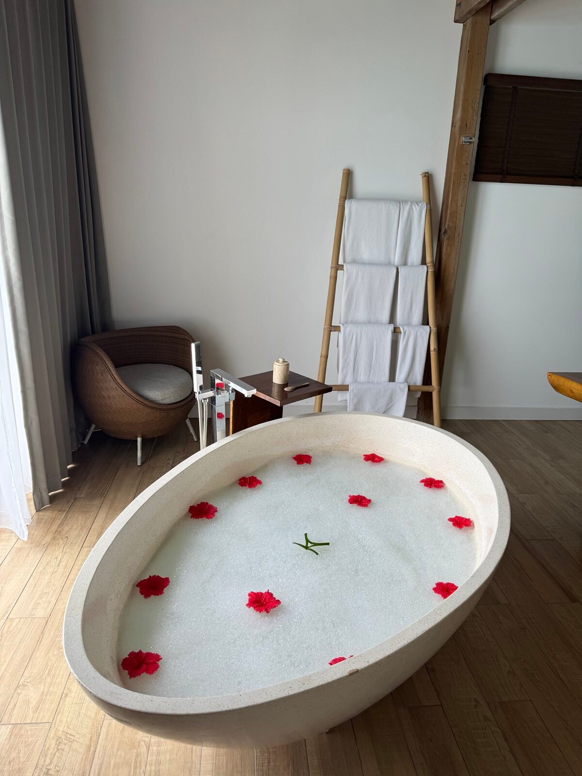 Kuredhivaru Resort & Spa Maldives-浴室