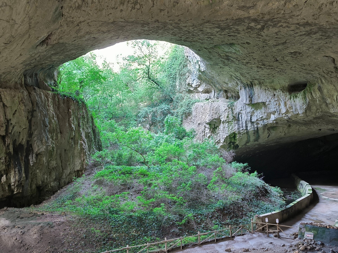 Devetashka Cave景点图片