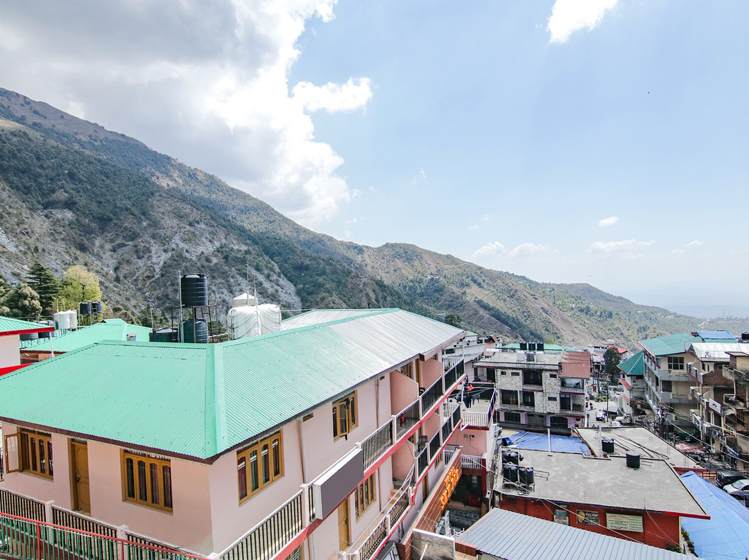 Rakus Place Hotel, Cafe & Bar